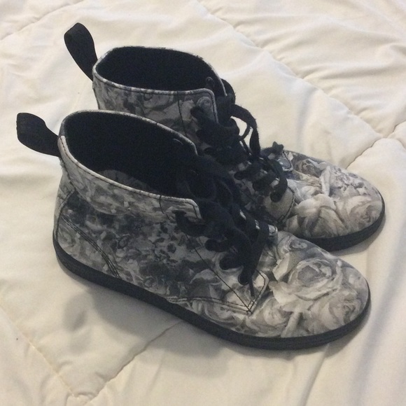 Dr Martens Hackney Boots