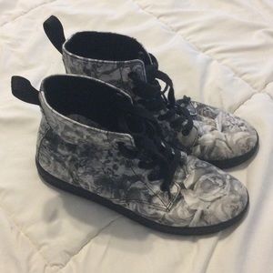 Dr Martens Hackney Boots