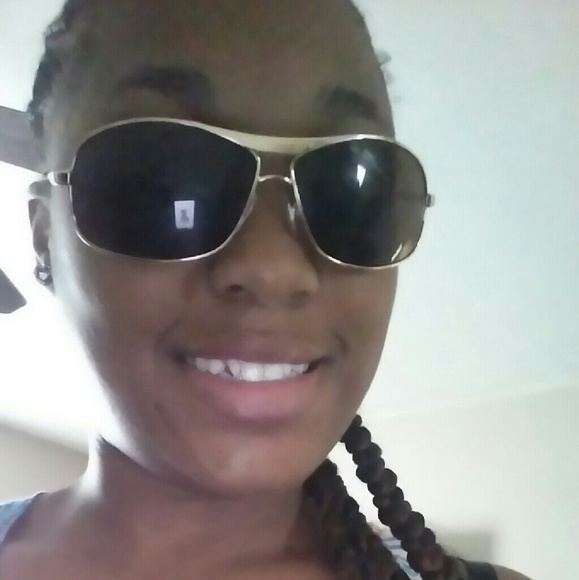 Meet your Posher, Tashaya - Picture 1 of 1