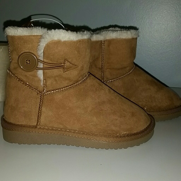 !!Sold! !. Toddler girl faux fur booties