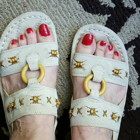 Sandles