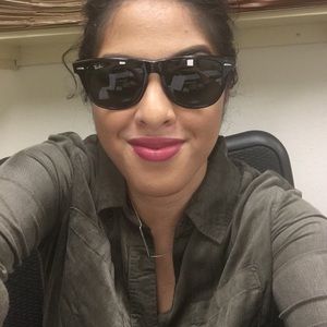 Oversized tortoise shell wayfarers