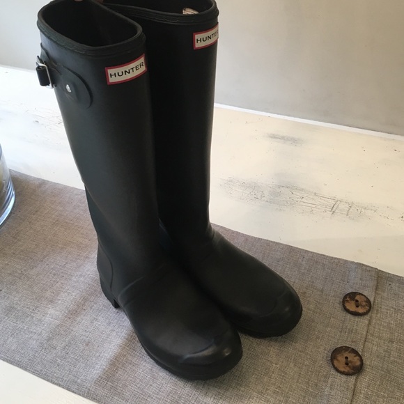 Hunter Shoes - Tall Black Matte Hunter Boots - Gray Fleece Socks