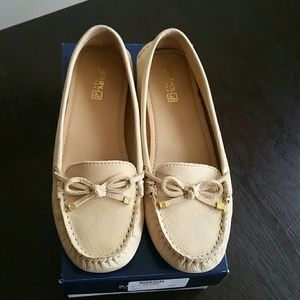 Sperry tan loafer