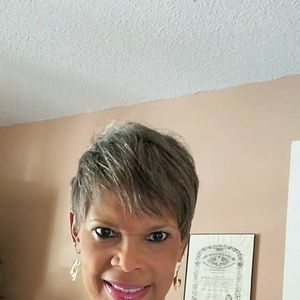 Meet your Posher, Sharon