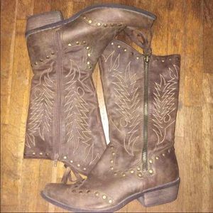 Woman's coconut boots