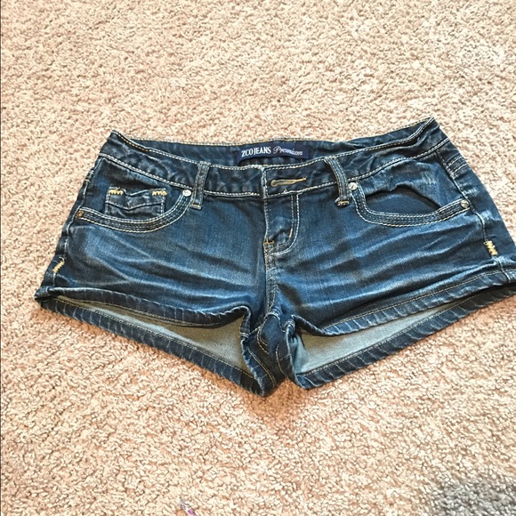 🎉CUTE pair of jean shorts🎉