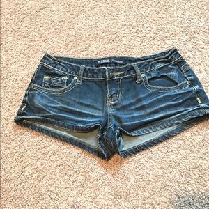 🎉CUTE pair of jean shorts🎉