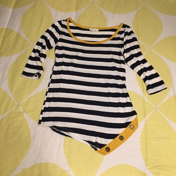 Navy blue/white stripe 3/4 length sleeve.