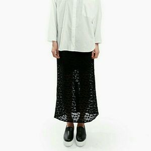 Sale price! Toit Volant black lace skirt