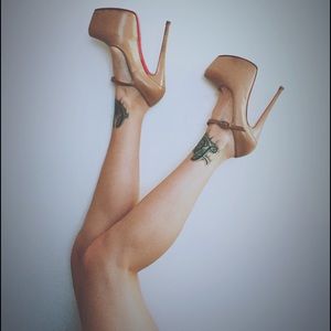 nude leather louboutins pumps