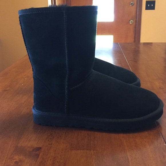Classic Short Black Uggs - Woman's Size 8 - Picture 2 of 4