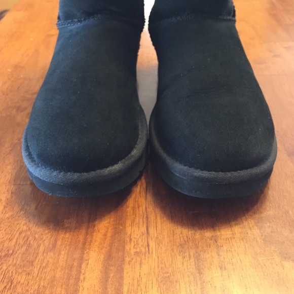 Classic Short Black Uggs - Woman's Size 8 - Picture 4 of 4