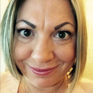 Meet your Posher, Monique