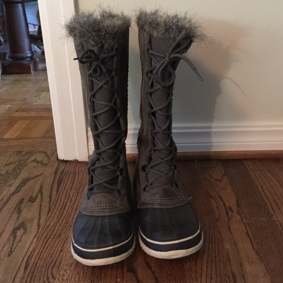 Gorgeous Sorel waterproof winter boots - size 9
