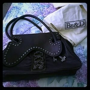 BE & D WESTERN FLAP SATCHEL