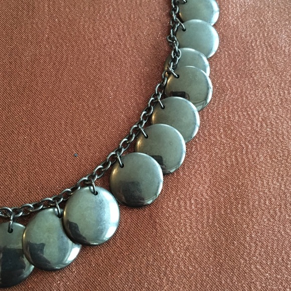 Metallic necklace - Picture 3 of 3