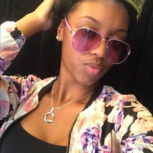 Meet your Posher, Alexis