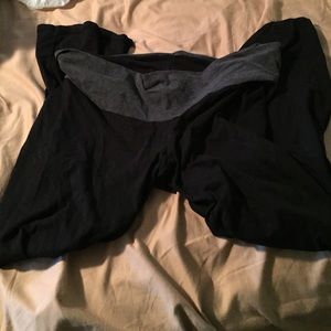 Maternity yoga pants Hold