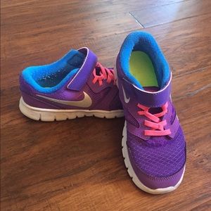 Purple girls Nike shoes with pink laces