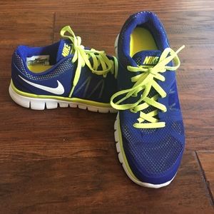 Nike boys Flex 2014 navy shoes