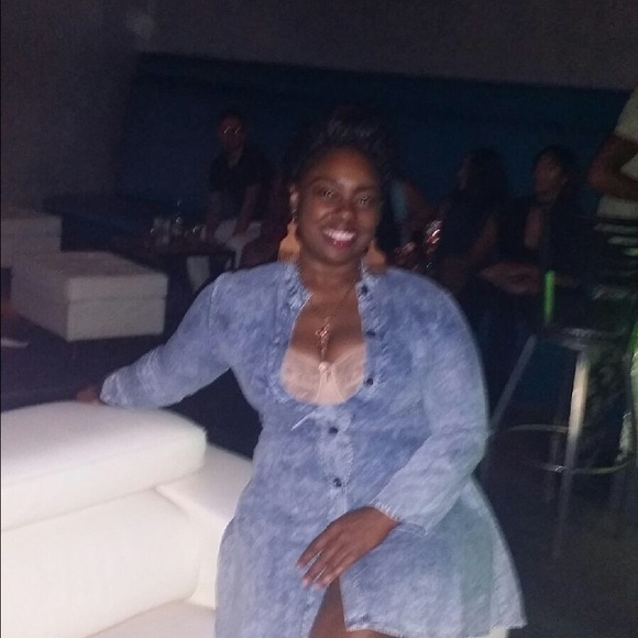 Meet your Posher, Danielle - Picture 1 of 1