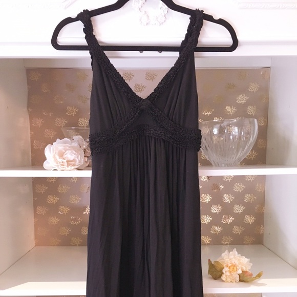 Chic black sundress w/ ruffled trim
