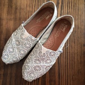 NWT TOMS Lace Slip On