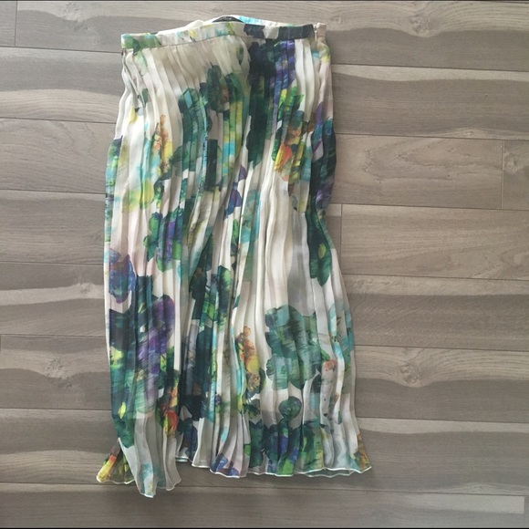 Pleated floral midi-skirt