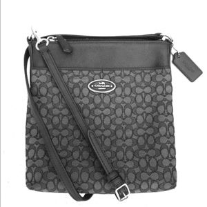 Coach North/South swingpack ⭐️LIKE NEW⭐️