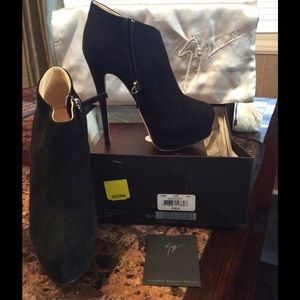 Giuseppe zanotti black suede booties
