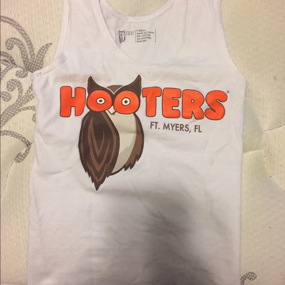 Hooters Top