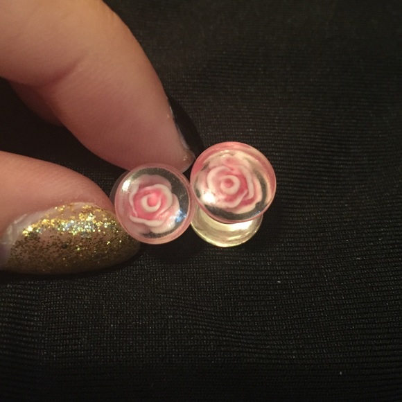 Size 0g gauge clear with roses inside