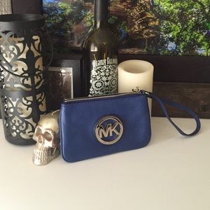 Michael Kors blue wristlet