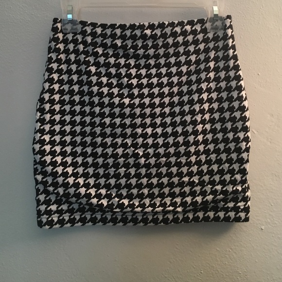 Houndstooth pattern mini skirt