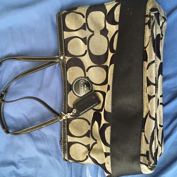 Coach hand bag original..
