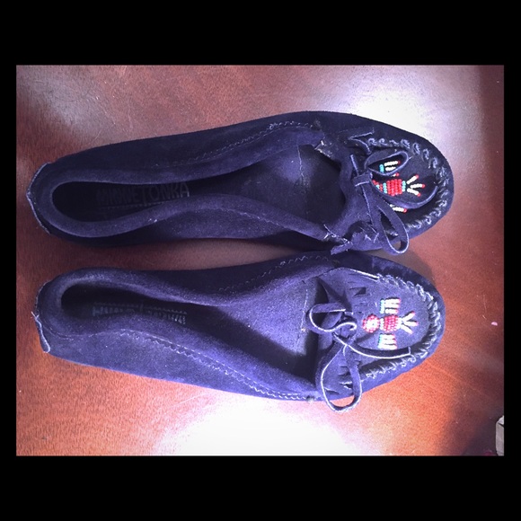 Minnetonka navy suede moccasin shoes