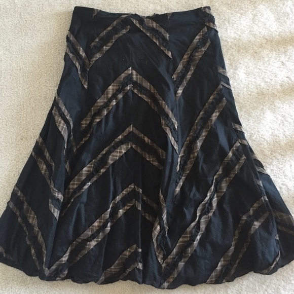 Funky cotton skirt with rough edge-sewn detail