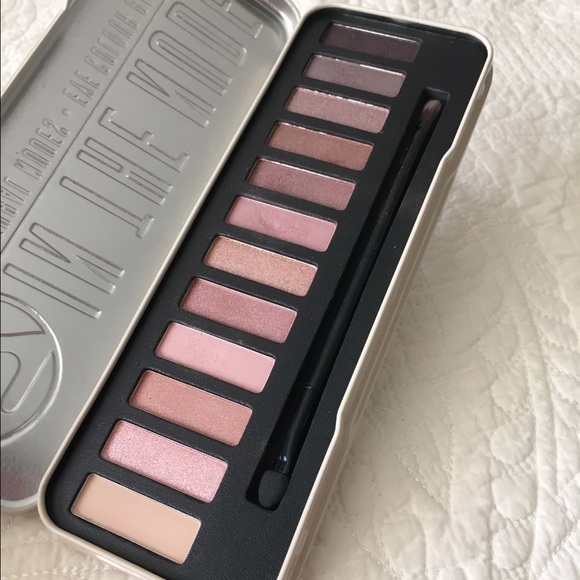 W7 Nude palette