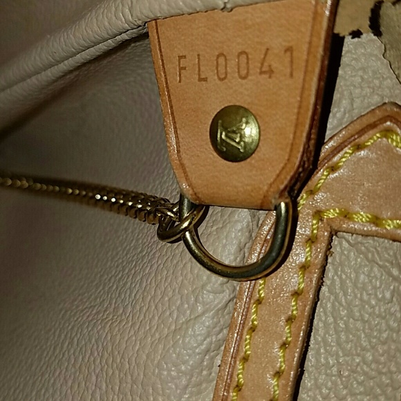 SOLD Authentic Louis vuitton small bucket bag - Picture 4 of 4