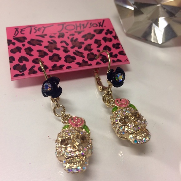 Betsey Johnson - Skull rhinestone earrings 💀✨🌹