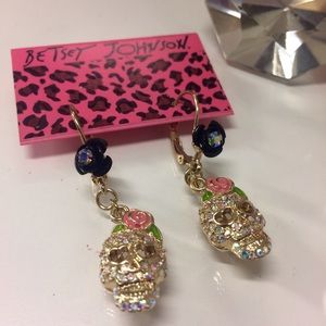 Betsey Johnson - Skull rhinestone earrings 💀✨🌹