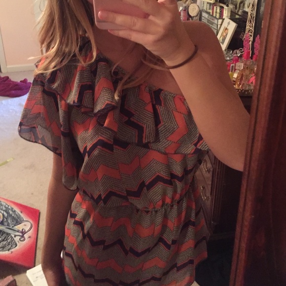 Gianni Bini One shoulder shirt