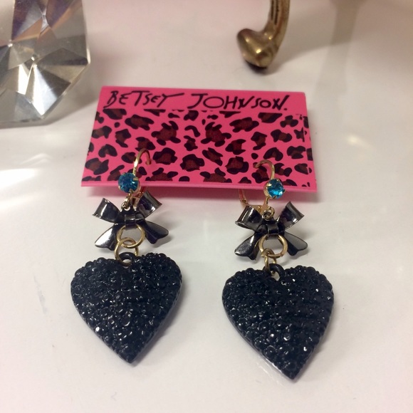 Betsey Johnson - Black Heart Earrings 🔮💜💀🗝