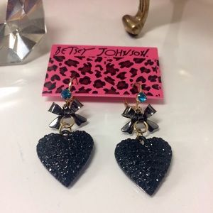 Betsey Johnson - Black Heart Earrings 🔮💜💀🗝