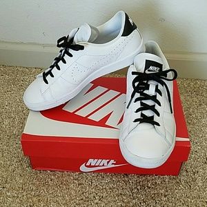 Nike Class Tennis Sneakers