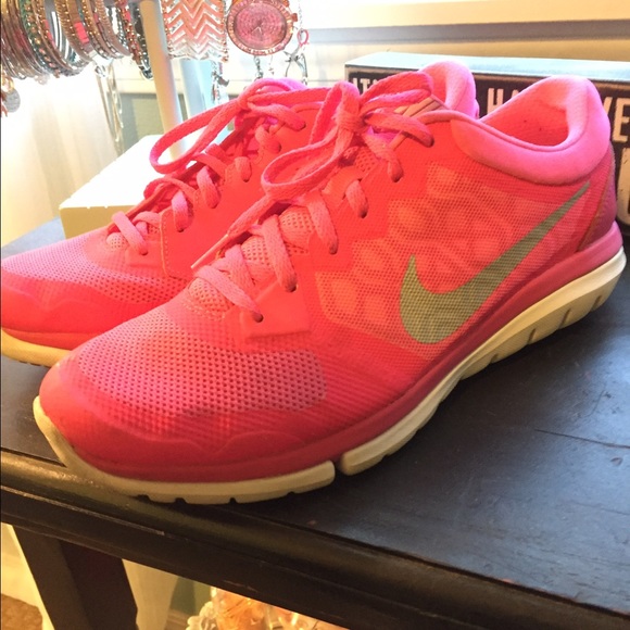 Nike Tennis Shoes