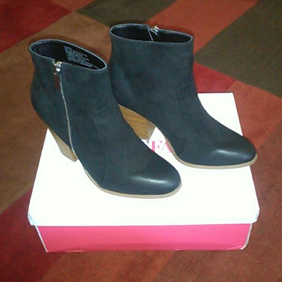 Ankle boots - Picture 2 of 2