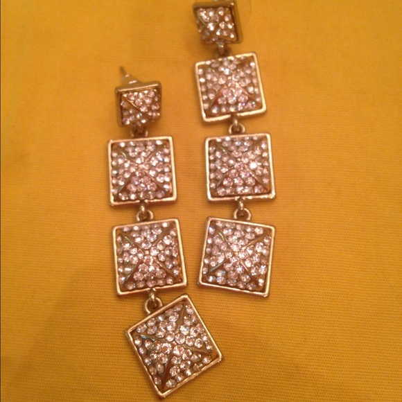 Jessica Simpson Earring ✨ - Picture 2 of 3