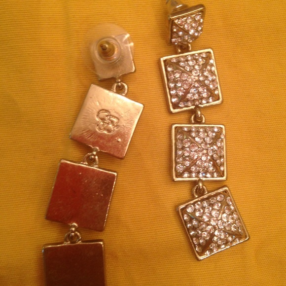 Jessica Simpson Earring ✨ - Picture 3 of 3